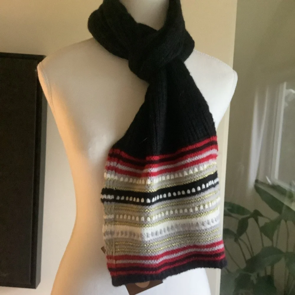 Fownes NWT Black Rectangular Winter Scarf with Striped Ends